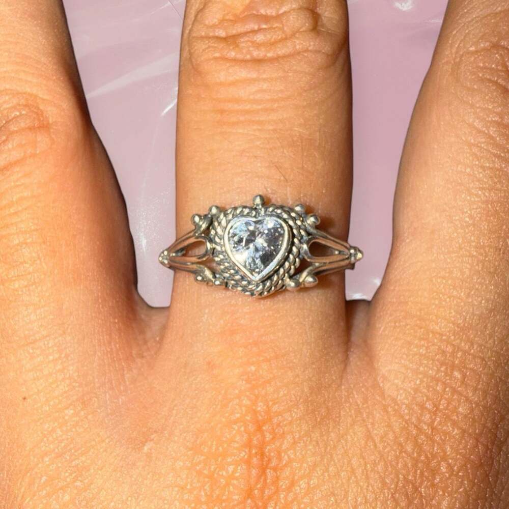 Vintage Y2K Romantic Fairycore Heart Gem Filigree Ring 925 Silver Size 8